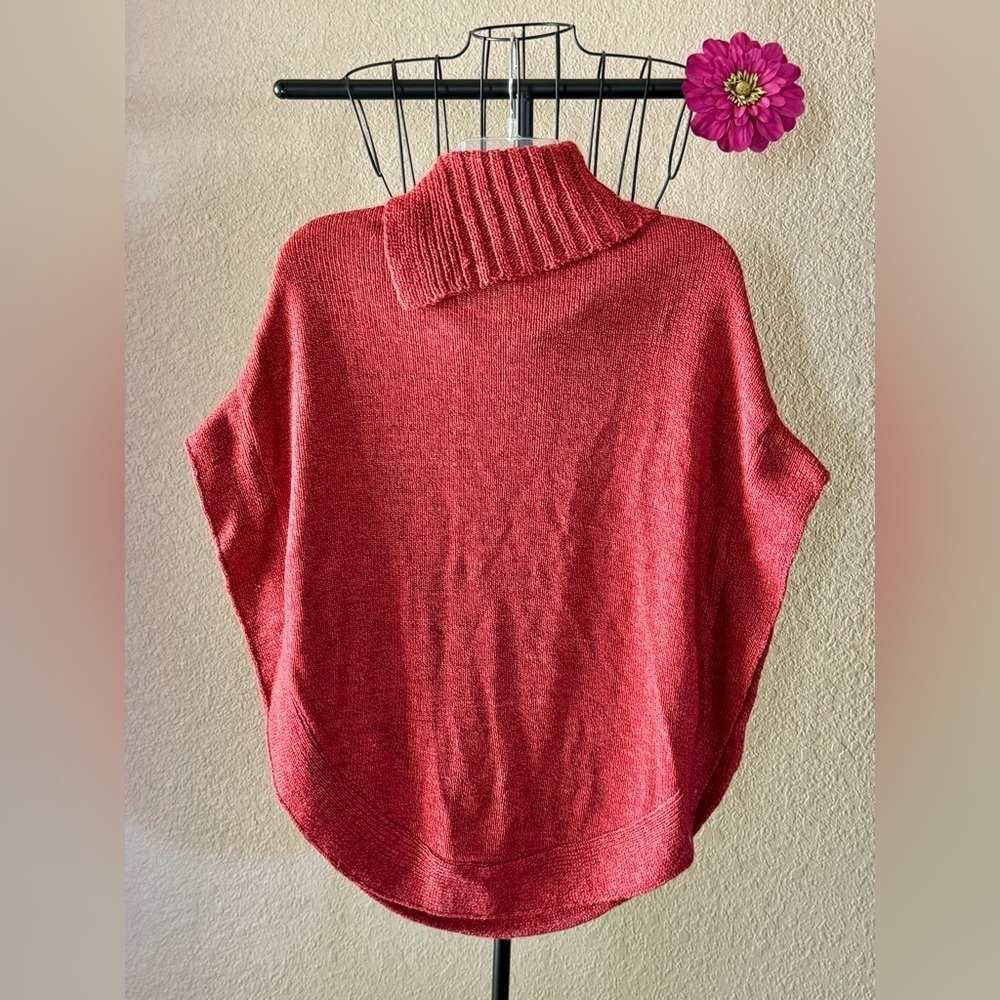 New Urku Red Alpaca Blend Made in Ecuador Soft & Cozy 2 Button Poncho - One Size - Picture 2 of 12